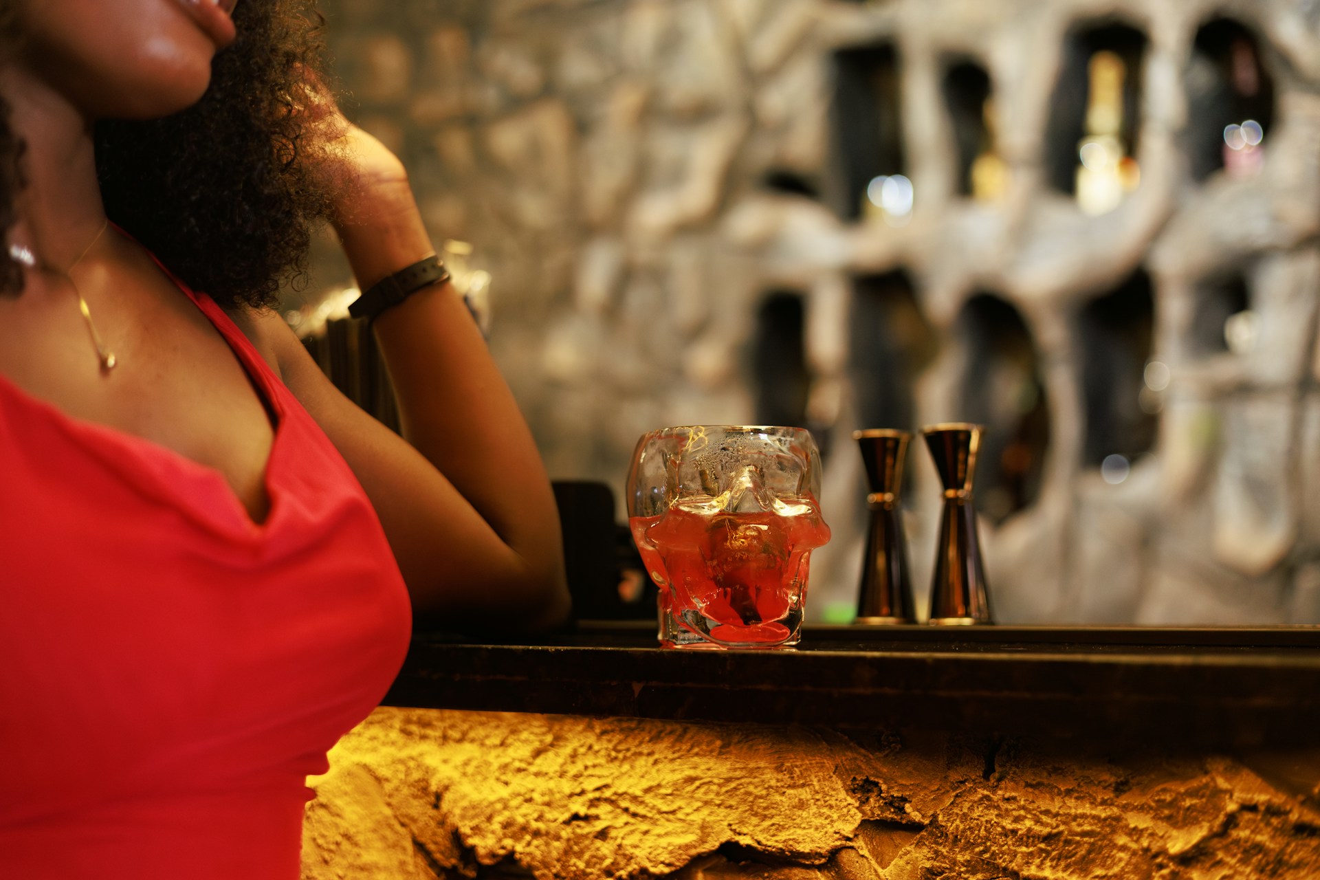 Farmácias italianas distribuem kits gratuitos a mulheres para detetar drogas na bebida